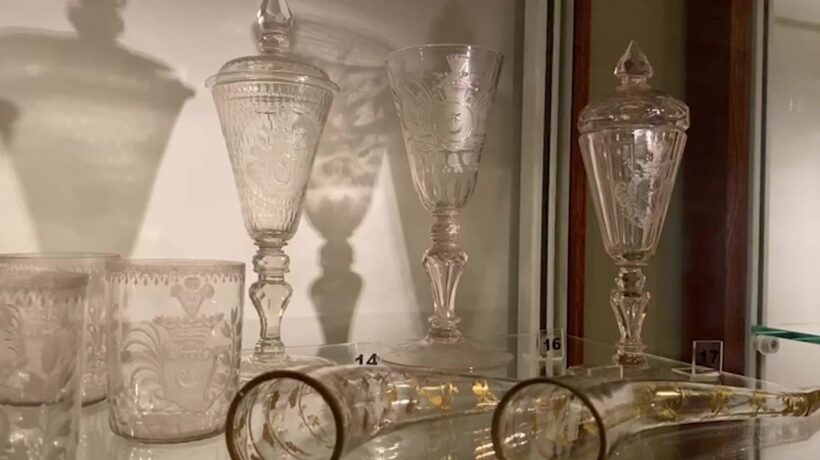 Le pillole di galateo di Petra e Carlo: lo splendore dei cristalli