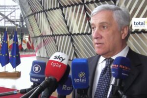 Guerra, Tajani: «Armi Ue necessarie in Ucraina, non cambia la nostra linea»