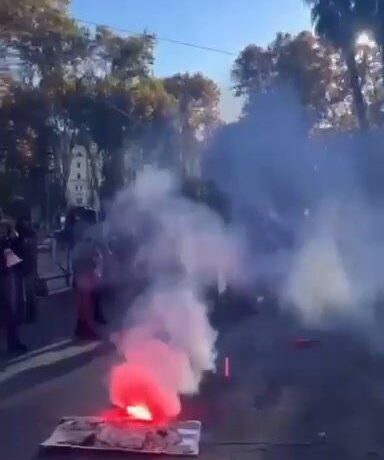 Roma, al corteo delle femministe bruciata la foto di Valditara