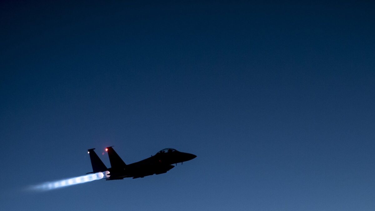 Siria, gli Usa attaccano l’Isis. Che resta una minaccia per l’Europa