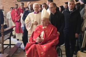 Il Papa invoca speranza in carcere. «Ma nessuna parola per le vittime»