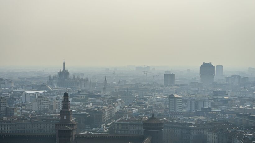 A Milano s’invocano lockdown anti smog. E la sinistra vuole il congedo climatico