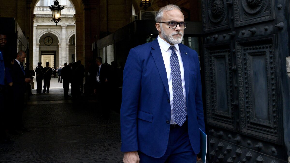 La discesa in campo di Mister Fisco è iniziata con il libro prefato da Re Sergio