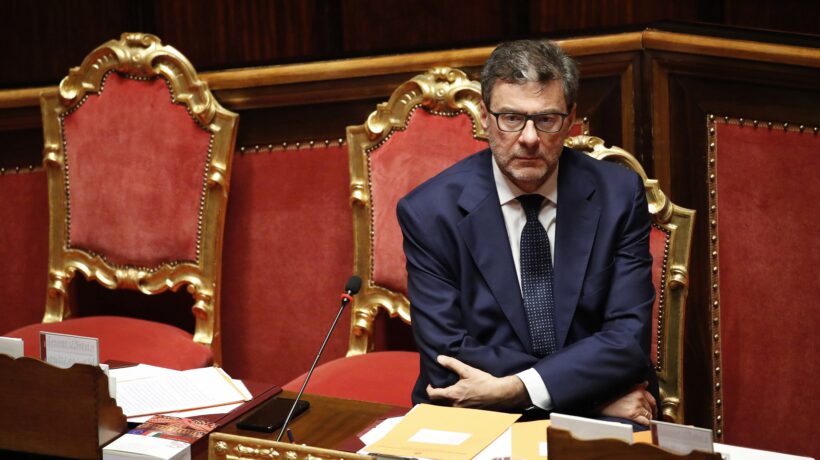 Manovra, salta l’aumento per i ministri