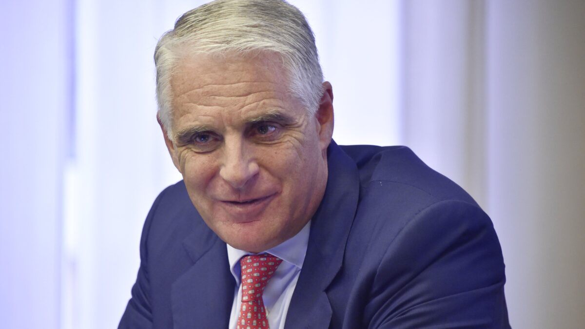 Orcel sfida Berlino e Bpm: avanti su Commerz