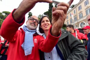 Cara Schlein, lei vanta più selfie che risultati