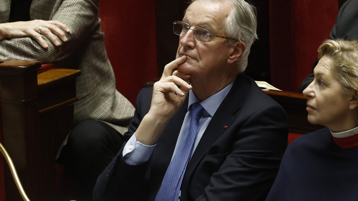 Barnier sfiduciato, Francia nel caos. Macron scommette su una nomina lampo