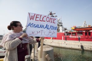 Più blocchi a navi e aerei, che colpo alle Ong