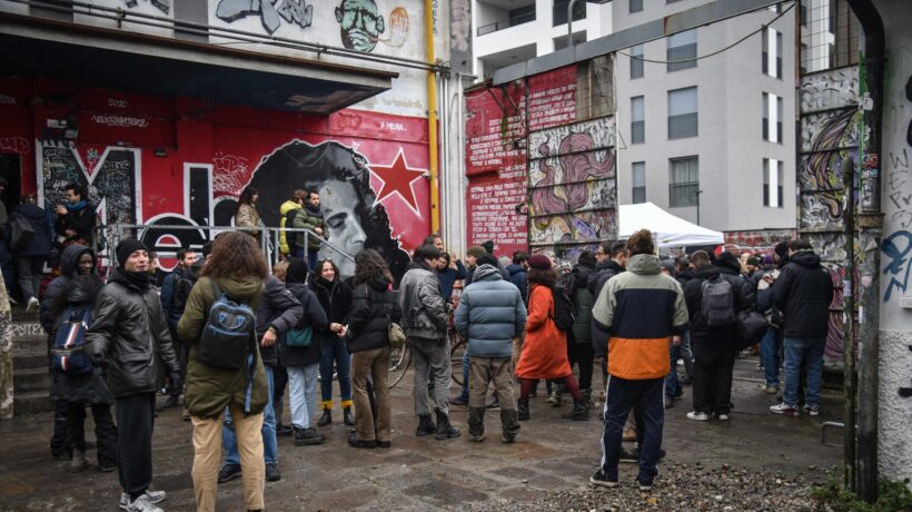 Picchetto al Leonka e bomba a Roma. La sinistra trova casa all’illegalità