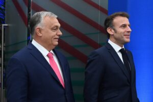Gara Macron-Orbán per chi risolve per primo il rompicapo ucraino
