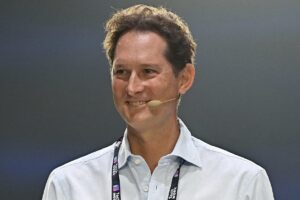 Ora Elkann mostra la faccia buona: «Verrò in audizione a gennaio»
