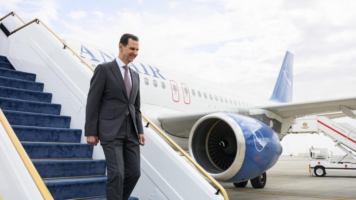 Milizie jihadiste a Damasco, Assad lascia la Siria