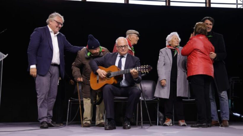 Tony Effe fa il suo concerto e frega Gualtieri