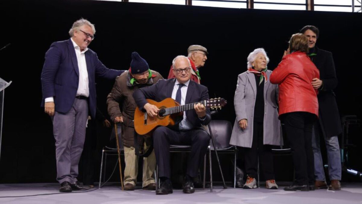 Orchestraccia, Don Cash e Taranta. Il concerto rabberciato di Gualtieri