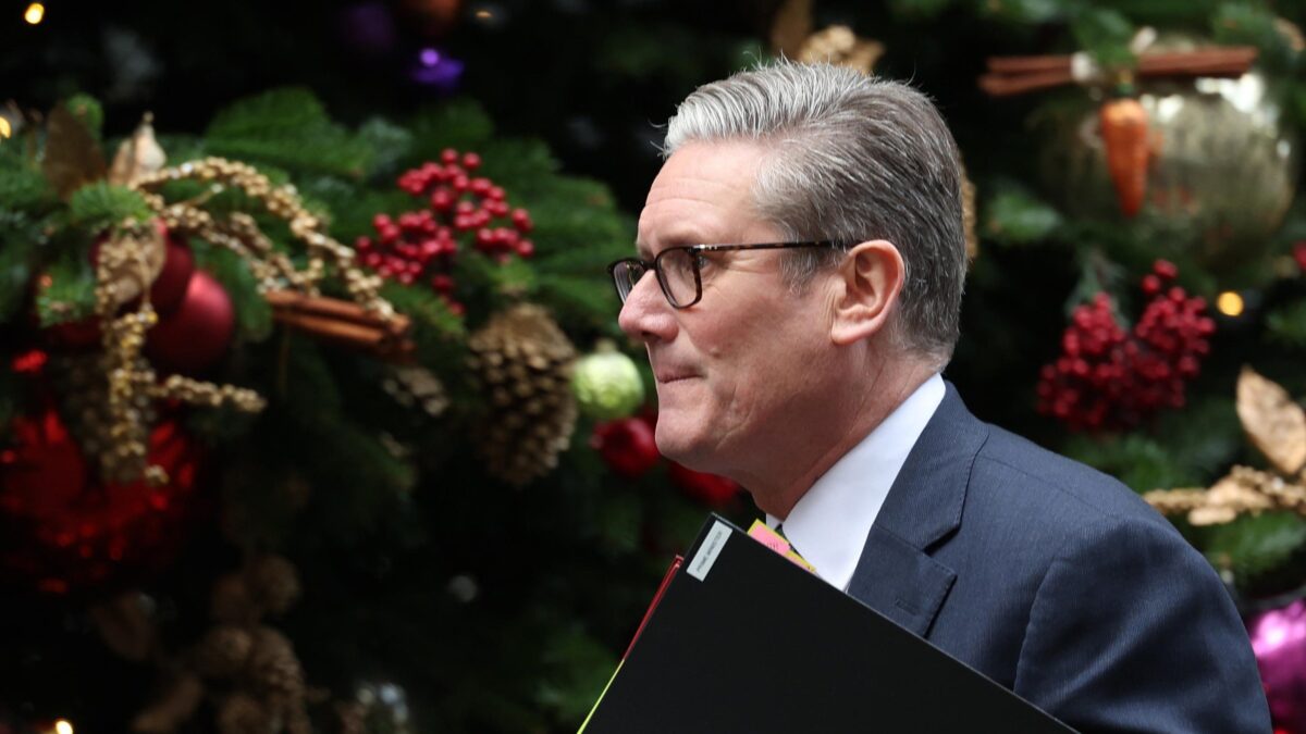 Dal 1984 di Orwell al 2024 di Starmer. L’Inghilterra pare un Grande Fratello