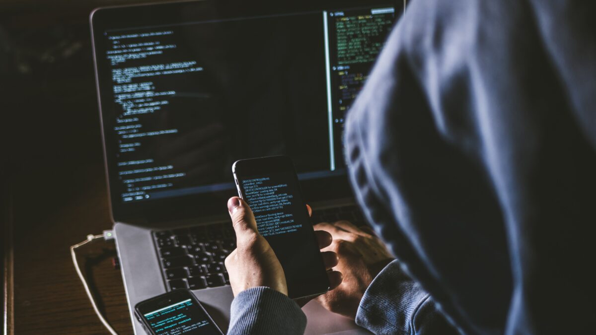 Hacker, rubati 5 milioni di dati al gestore Spid