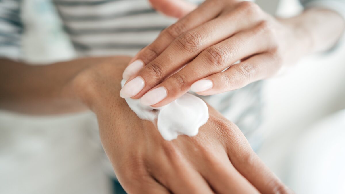 Le creme mani che proteggono dal freddo