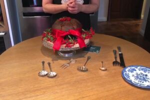 Le pillole di galateo di Petra e Carlo: come si serve il panettone
