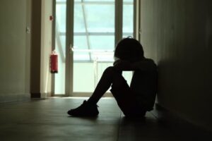 Giovani, iperconnessi e soli. I rischi (anche per la salute) di una «epidemia» nascosta