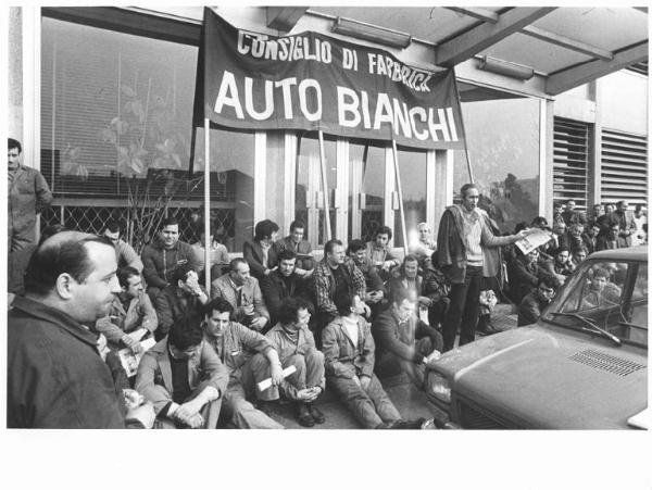 Sciopero alla Autobianchi nei primi anni '70 (Lombardia Beni Culturali)