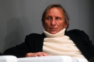 «In questo mondo egoriferito a un comunista come me tocca rimpiangere Fanfani»