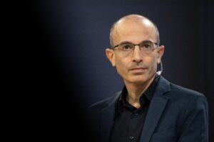 La politica ciancia di tecnodestra e ignora il pericolo transumanesimo