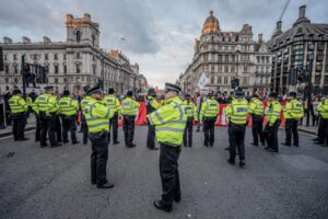 «Polizia inglese rieducata dai progressisti»