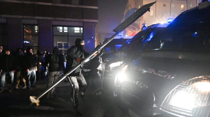 Le proteste per Ramy sono una scusa. Dai centri sociali è caccia ai poliziotti