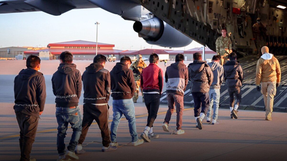 Si parte, via ai primi cargo di espulsi dagli Usa