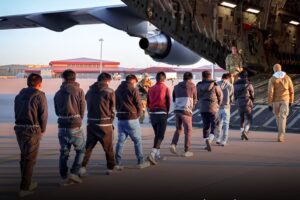 Si parte, via ai primi cargo di espulsi dagli Usa