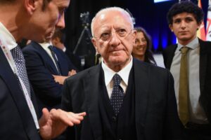 De Luca va in trincea per il terzo mandato