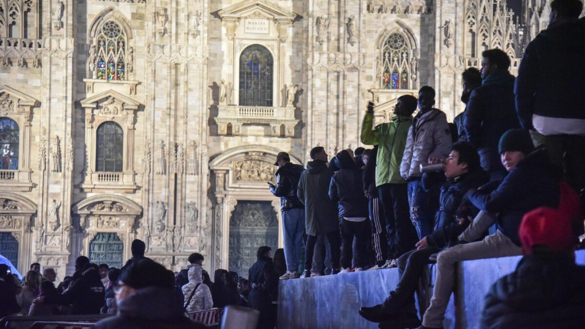 Sala tace sulle molestie di Capodanno. Eppure garantiva: «Piazza più sicura»