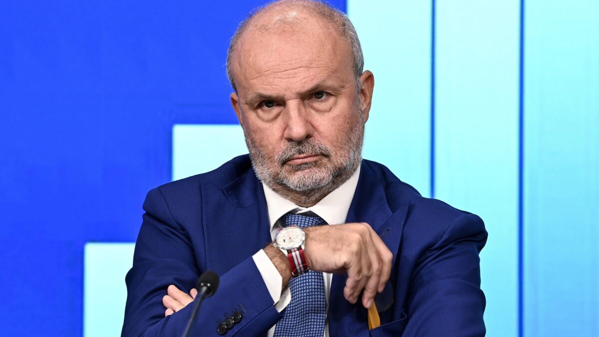 Il no vax non curato va a «Fuori dal coro». Il ministro Schillaci resta non pervenuto
