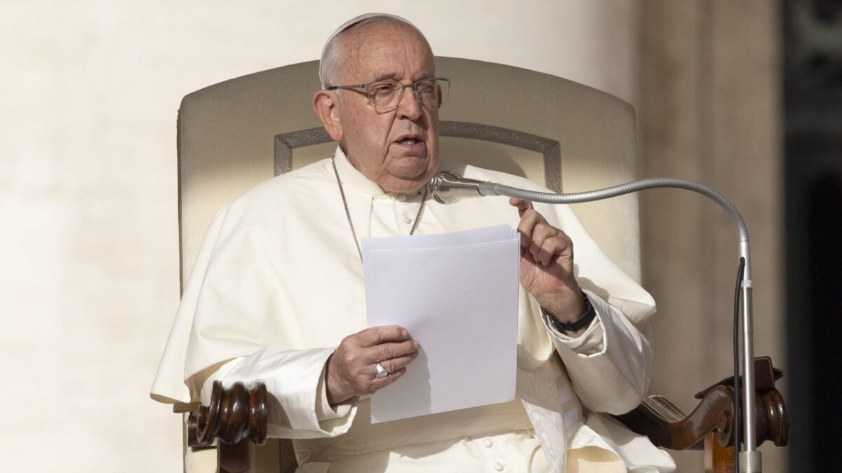 Il Papa coi diplomatici non è diplomatico: «Sedetevi a trattare con chi non vi piace»