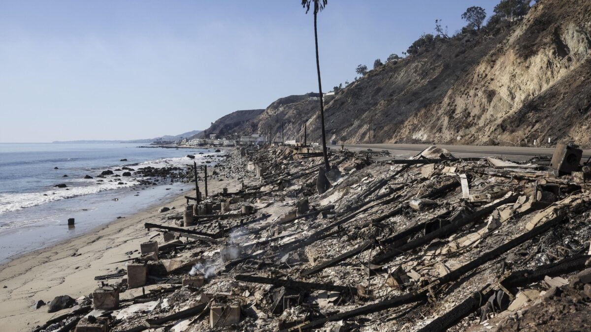 Bacino idrico vuoto Los Angeles, fa acqua solo la difesa dei dem