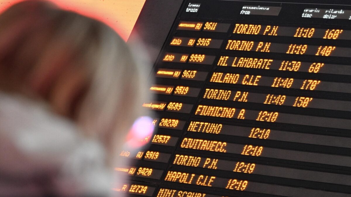 Convoglio taglia cavi dell’elettricità: treni fermi e la Schlein assale Salvini