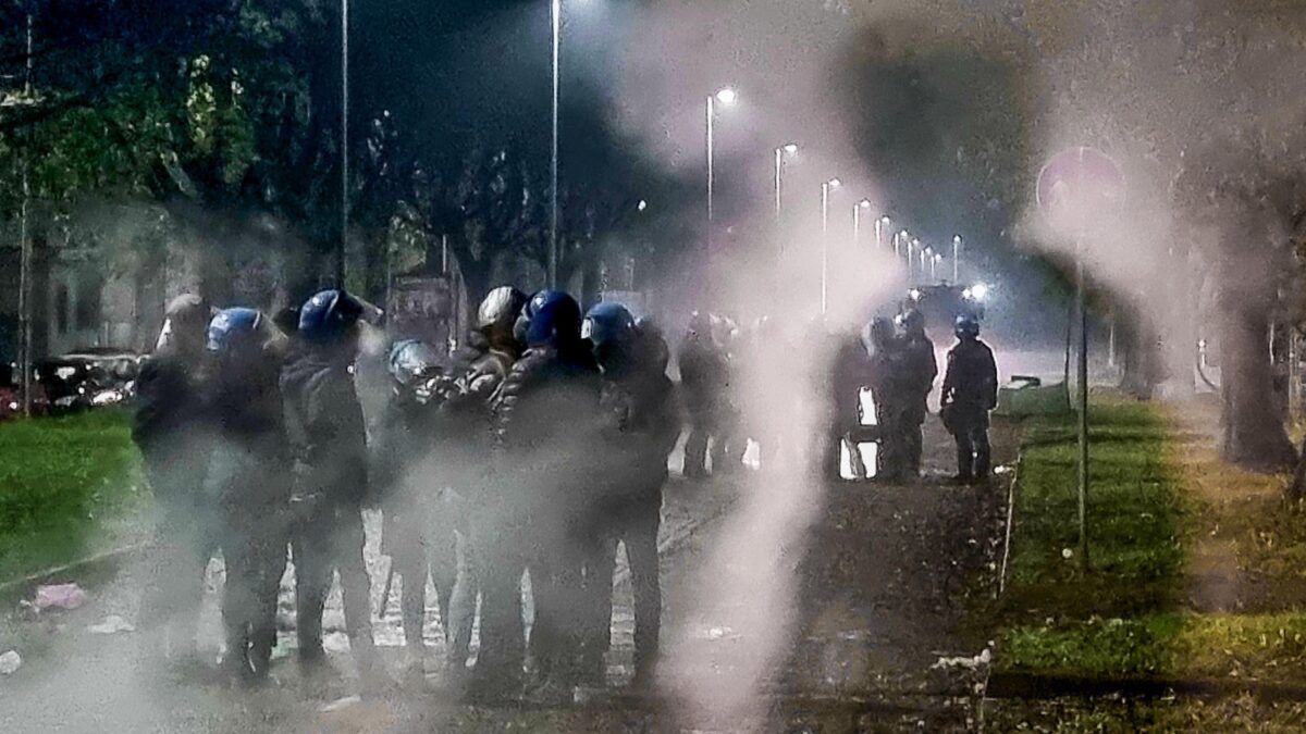 La nuova impresa degli immigrati: ora tendono le imboscate agli agenti
