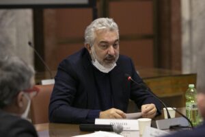 I due volti di Arcuri: ora rivendica le scelte sulle mascherine, coi pm alzava le mani