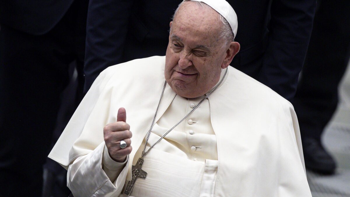 Il Papa e i vescovi aprono le frontiere ma Donald tira dritto: cancellato lo ius soli
