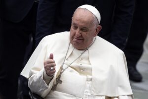 Il Papa e i vescovi aprono le frontiere ma Donald tira dritto: cancellato lo ius soli