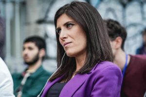 Il M5s vuole sfiduciare la Santanchè ma tace sull’Appendino condannata