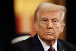 Trump salva gli Stati Uniti dagli accordi di Parigi. «Libero la nostra energia»