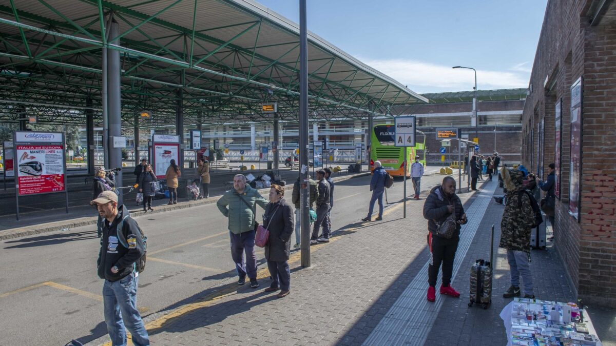 Stazione bus milanese faceva da hub per i clandestini
