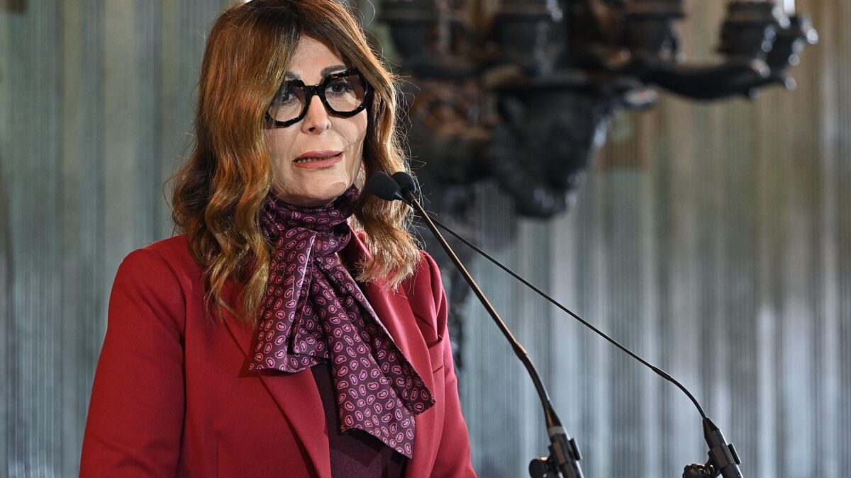 C’è un altro rinvio sulla Consulta. Santanchè alle corde, ma resiste