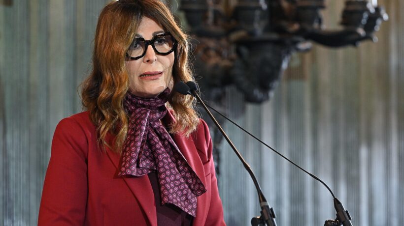 C’è un altro rinvio sulla Consulta. Santanchè alle corde, ma resiste