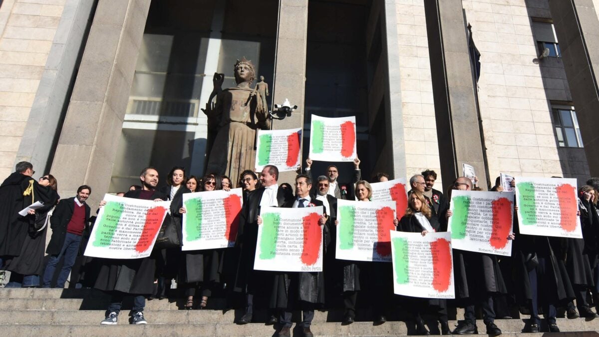 Aule vuote in sfregio al governo. I magistrati ora fanno l’opposizione