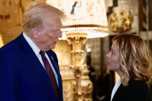 Sì al ponte con Donald ma Meloni non faccia troppo «l’americana»