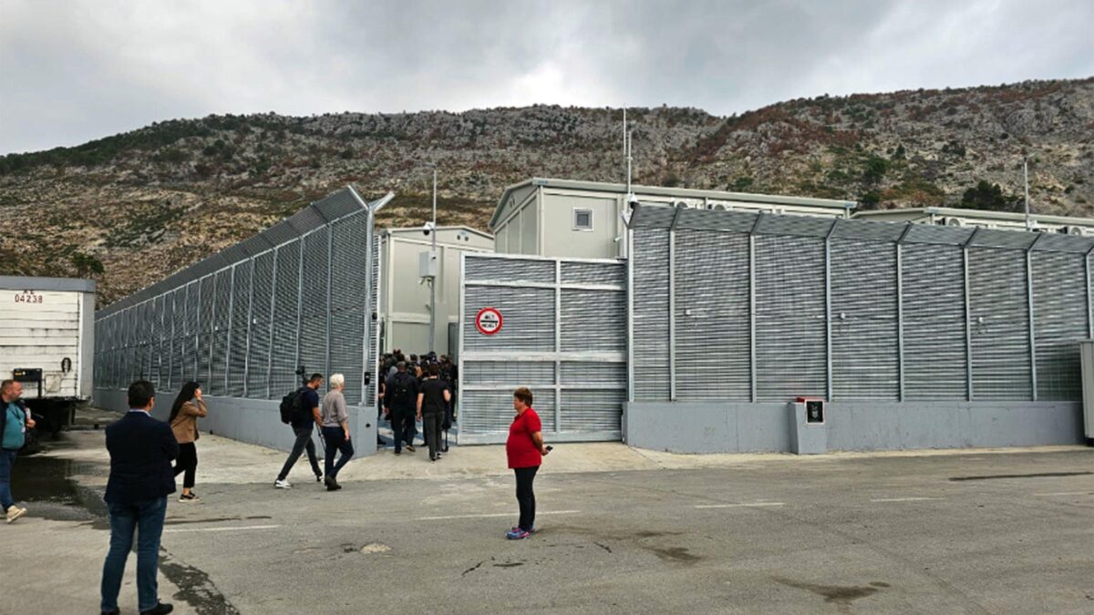 Oggi sbarcano i 49 richiedenti asilo nell’hub in Albania. Giudici permettendo