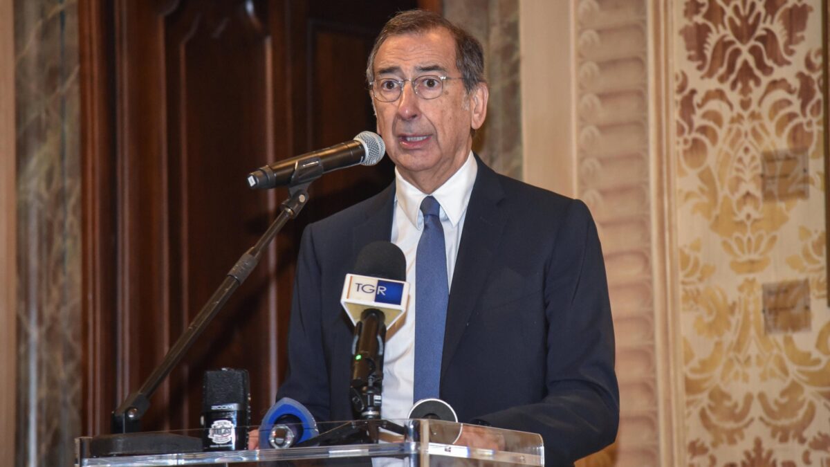 Il governo difende gli agenti. Il sindaco di Milano invece li mette in croce