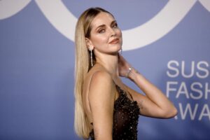La Ferragni mette le corna in piazza e nasconde le magagne giudiziarie